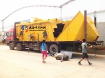 4YK2160圓振動篩帶大架料斗發(fā)貨現(xiàn)場